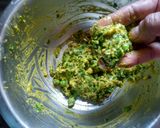 A picture of step 2 of Mixed Spinach Pakora.
