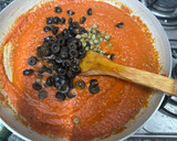 Foto del paso 2 de la receta: 583. Espaguetis integrales a la puttanesca (principal pasta)
