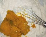 Foto langkah ke 2 dari resep Buttercream Soft Cookies Pumpkins.
