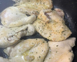 Foto del paso 1 de la receta: Pollo con salsa de champiñones y soja