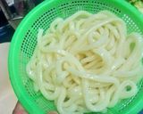 A picture of step 2 of Fried udon.