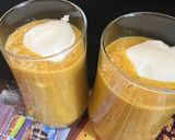 A picture of step 4 of Paw paw smoothie.