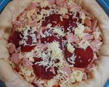 Foto langkah ke 7 dari resep Pizza homemade dengan stuff crust keju.