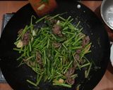 A picture of step 15 of Stir-Fried Water Spinach with Satay Beef.