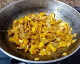 मेथी-सुका बोंबील भाजी (methi sukha bombil recipe in marathi) रेसिपी स्टेप 2 फोटो 