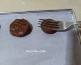Foto langkah ke 4 dari resep Triple Chocolate Cookies.