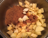 Foto del paso 2 de la receta: Tarta Crumble de Manzana-Pera 🍎🍐(endulzada con panela)