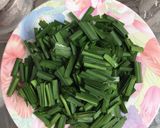รูปขั้นตอนการทำที่ 1 ของ ใบกุยช่ายผัดไข่ (มังสวิรัติ) #อาหารไทยง่ายๆ