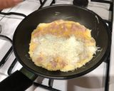 Foto del paso 5 de la receta Tortilla francesa rellena de bacon y queso