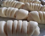 Foto langkah ke 6 dari resep Roti Manis isi pisang coklat.