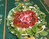 Une image de l'étape 9 de Salade de feuille de chêne aux tomates, jambon blanc et roquefort (sauce épicée à la ciboulette).