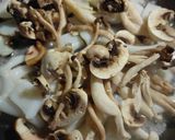 Foto del paso 1 de la receta: Arroz con sepia, setas y espinacas