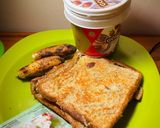 Foto langkah ke 3 dari resep Roti Panggang Teflon dengan Mayo dan Selai.