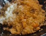 Foto del paso 1 de la receta: Caldereta de Merluza, con cocochas de Bacalao y Gambones