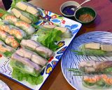 A picture of step 20 of Vietnamese rice pepper rolls with prawns and pork.