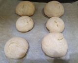 Foto del passaggio 6 della ricetta Friselle con marmellata di cipolle e pomodorini