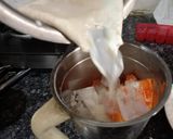 A picture of step 2 of Papaya Milkshake.