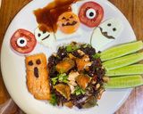 รูปขั้นตอนการทำที่ 4 ของ ข้าวขยำปลาแซลมอนฮาโลวีน🎃