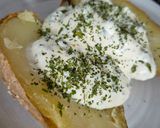 Une image de l'étape 3 de Pommes de terre au four sauce ciboulette.