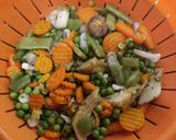 Foto del paso 5 de la receta: Filetes de pollo con menestra de verduras al Aniston