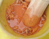 Foto del paso 3 de la receta: Aceite de langostinos