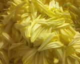 A picture of step 1 of #8 Chrysanthemum and garland chrysanthemum dressed with chopped almond.