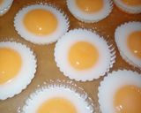 Foto langkah ke 2 dari resep Puding telur mata sapi.