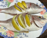 Foto del paso 2 de la receta: Besugos al horno con patatas, infusionados con aceite de tomillo