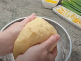 Empanada de cebolleta o cebolla de verdeo con huevo duro