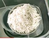 Veg garlic hakka noodles recipe step 2 photo