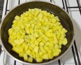 Foto del paso 1 de la receta: Tortilla de papa con jamón y queso