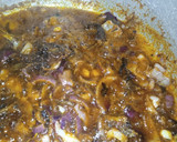A picture of step 1 of Twist macaroni jollof.
