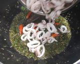 Foto langkah ke 5 dari resep Cumi Cabe Hijau.