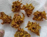 A picture of step 4 of Bhajia/Bajji.