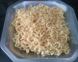 Hình bước làm 1 của món Mì trứng