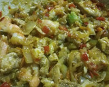 Foto del paso 4 de la receta: Pasta con atún y langostinos Thai