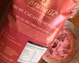 Foto del paso 3 de la receta: Bowl de Helado de plátano y frutillas con nibs de cacao