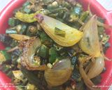 A picture of step 4 of Bhindi fry.