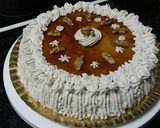 Foto del paso 6 de la receta Tarta tocino de cielo, bizcocho, nata y nueces