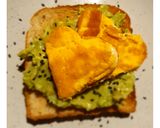 Foto del paso 4 de la receta: Tostada + palta + huevo ❤