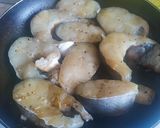 Hình bước làm 3 của món Catfish kho tộ (công thức để kho các loại cá da trơn)
