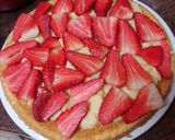 Foto del paso 6 de la receta Tarta con crema pastelera, fresas y nata recubierta de natillas