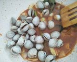 A picture of step 5 of Blood Cockle with Sweet and Spicy Sauce.
