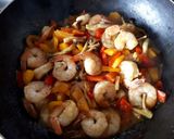Une image de l'étape 5 de Queue de crevettes sautées aux nouilles chinoises.