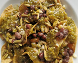 Foto del paso 8 de la receta: Chilaquiles con elote asado, frijoles negros y pepitas