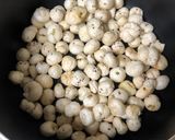A picture of step 2 of Makhana Dates Kheer.