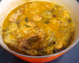 Foto del paso 4 de la receta: Arroz integral caldoso con conejo,  alcachofas y hierbas