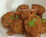 A picture of step 5 of Suji pakoda.