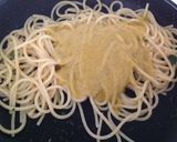 Foto del passaggio 5 della ricetta Spaghetto quadro con condimento cotto e crudo
