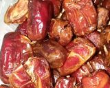 Foto langkah ke 2 dari resep Kurma Keju Coklat.